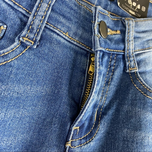 NWT Fashion Nova I Just Might Booty Shaping Jeans - Picture 6 of 10